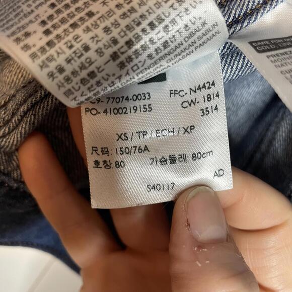 Vintage-Style Levi’s Trucker Denim Vest – Classic Medium Wash, Women’s XS - Picture 8 of 8